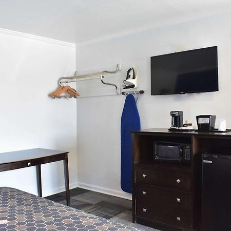 Rodeway Inn Swainsboro Buitenkant foto